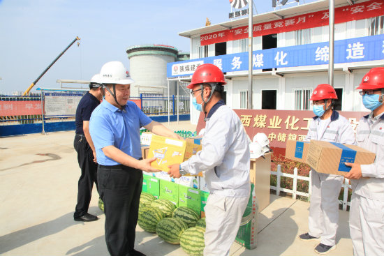 公司領(lǐng)導(dǎo)深入基層開展“送清涼”活動