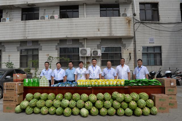 韓城礦業(yè)黨委副書記、工會主席申峰一行蒞臨陜煤建設(shè)韓城分公司慰問