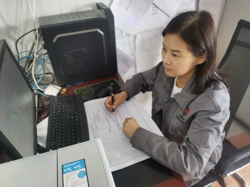 與青春有個(gè)“碰撞”，她們?cè)诠さ鼐`放