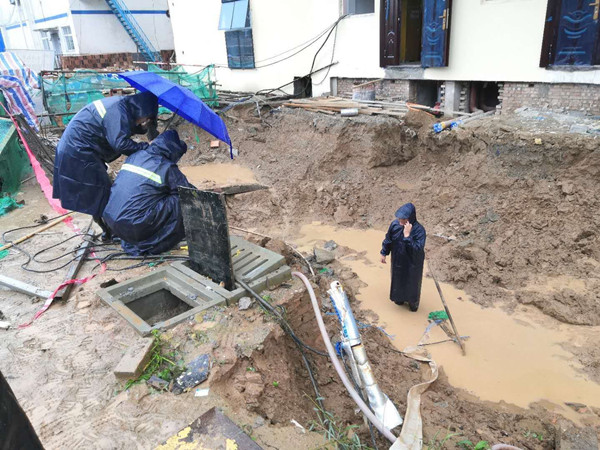 陜煤建設(shè)澄合分公司第三項目部組織青年突擊隊防洪度汛