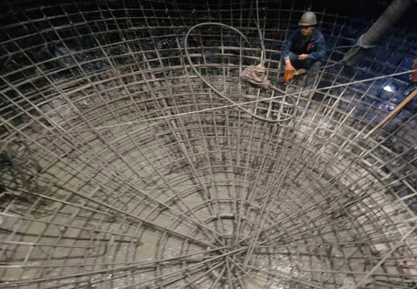 陜煤建設(shè)礦建三公司崔木項(xiàng)目部北翼進(jìn)風(fēng)立井井筒順利到底