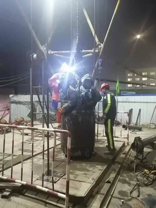 陜煤建設(shè)機(jī)電安裝公司西卓項(xiàng)目部提前21天完成主井井筒裝備安裝