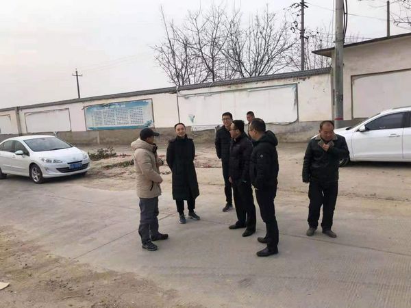 秦漢管委會房建公司總經(jīng)理狄濤深入陜煤建設(shè)天工公司承建秦漢渭陽佳苑項(xiàng)目調(diào)研指導(dǎo)工作