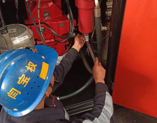 陜煤建設(shè)洗選煤運營公司紅柳林洗煤廠項目部： 年節(jié)生產(chǎn)穩(wěn)運轉(zhuǎn) 養(yǎng)護(hù)設(shè)備出新招