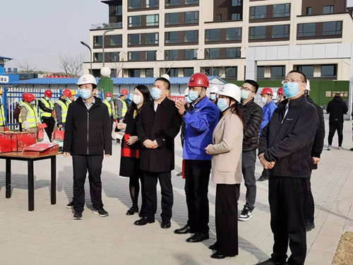 空港新城管理委員會副主任胡新建走訪慰問空港PPP項(xiàng)目就地過年職工