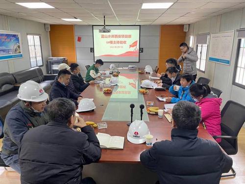 陜煤建設(shè)銅煤公司承建的西安藍(lán)山水岸（北區(qū)）6#樓順利通過主體驗收