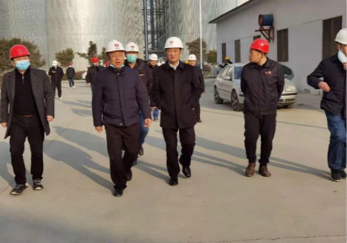 神渭管道董事長李冰一、副總經(jīng)理王東民、建設(shè)集團(tuán)總經(jīng)理王明智等人蒞臨神渭管道輸煤項(xiàng)目富余煤漿應(yīng)用工程開展春節(jié)慰問暨春季攻堅(jiān)活動