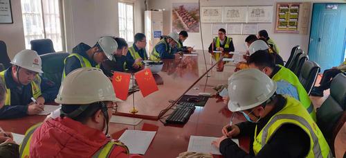 陜煤建設銅煤公司組織各支部黨員干部學習《中國共產(chǎn)黨黨員權利保障條例》