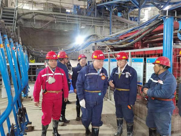 延能集團黨委副書記、總經(jīng)理李斌一行赴陜煤建設(shè)礦建二公司車村項目部調(diào)研