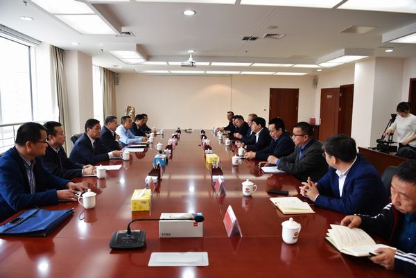 寧興剛一行到國(guó)家能源集團(tuán)烏海能源公司交流洽談