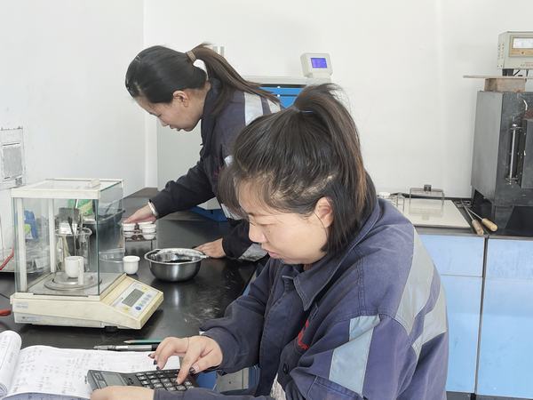 紅粉不嫌靛衣染，精測(cè)細(xì)析黑金成