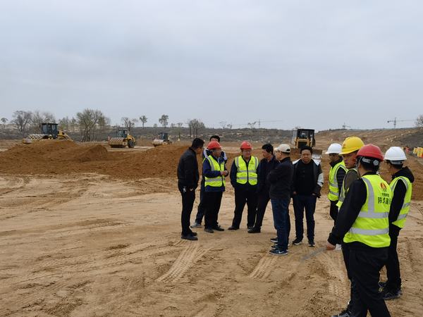 榆林市科創(chuàng)新城管委會總工程師劉兵一行到科創(chuàng)新城項目檢查指導(dǎo)工作