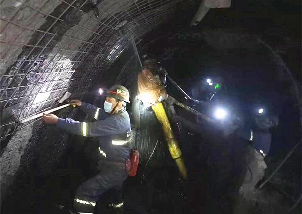 陜煤建設(shè)礦建三公司：貫通啦！雙龍項(xiàng)目部二盤區(qū)運(yùn)輸大巷與10#聯(lián)巷“牽手”成功