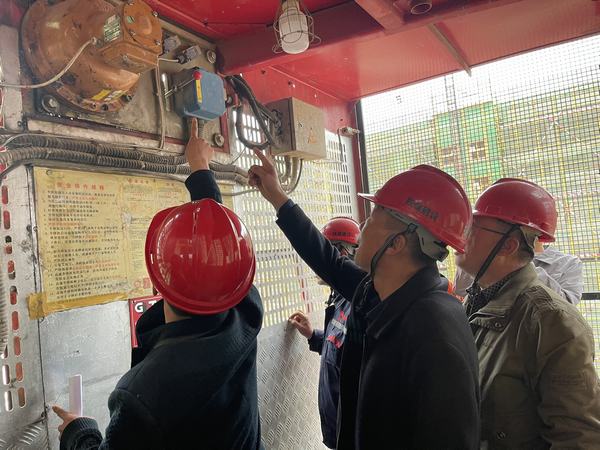 陜煤建設(shè)韓城分公司土建十二項(xiàng)目部多措并舉扎實(shí)開展春季機(jī)電設(shè)備專項(xiàng)整治活動(dòng)