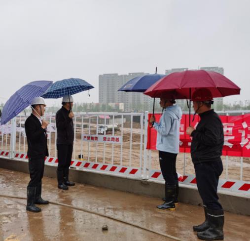 陜煤建設(shè)空港新城項(xiàng)目部“防汛”、“趕工”正當(dāng)時(shí)