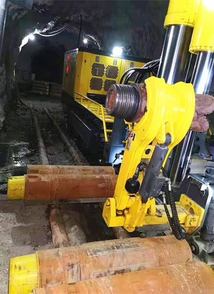 陜煤建設(shè)礦建三公司鏡鐵山項(xiàng)目新設(shè)備顯神威