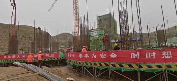 陜煤建設(shè)天工公司安裝三部精煤倉工程滑模順利開工