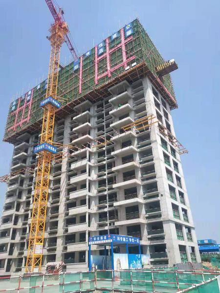 陜煤建設(shè)銅煤公司第九項目部承建的白水萬榮錦園3#樓順利封頂