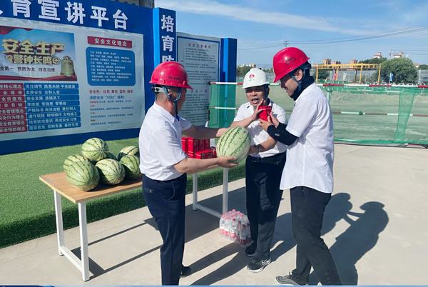 陜煤建設(shè)西北分公司開展“高溫慰問送清涼，情系基層暖人心”活動(dòng)