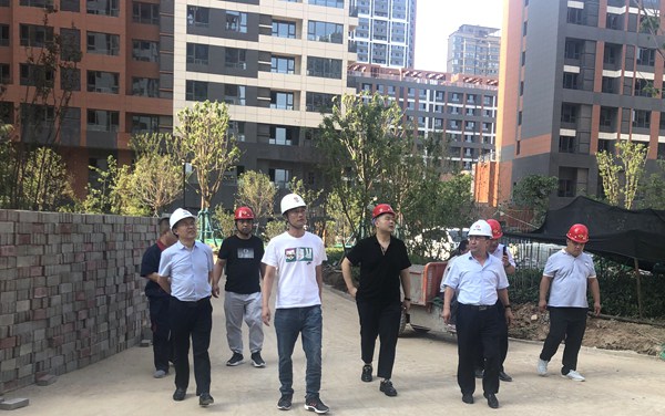 陜西煤業(yè)化工實(shí)業(yè)集團(tuán)有限公司黨委副書記、總經(jīng)理劉文一行到藍(lán)山水岸項(xiàng)目進(jìn)行調(diào)研