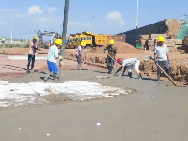 陜煤建設(shè)韓城分公司土建九項(xiàng)目部酷暑時(shí)節(jié)施工忙