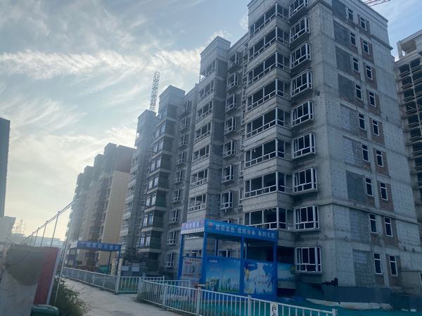 陜煤建設(shè)銅煤公司承建的白水縣萬榮錦園小區(qū)2#、3#樓獲評“市級文明工地”稱號