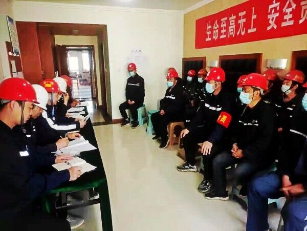 陜煤建設(shè)澄合分公司第一機(jī)電安裝隊(duì):黨員帶頭管好安全“責(zé)任田”