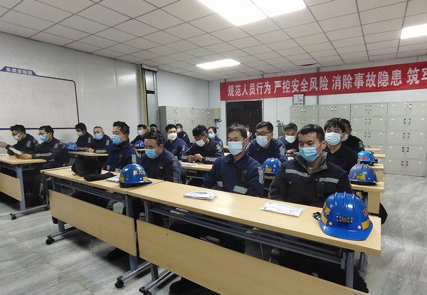 陜煤建設(shè)洗選煤運(yùn)營公司紅柳林洗煤廠項(xiàng)目部：強(qiáng)素質(zhì)+保安全+促發(fā)展=“煤黑人”的標(biāo)準(zhǔn)