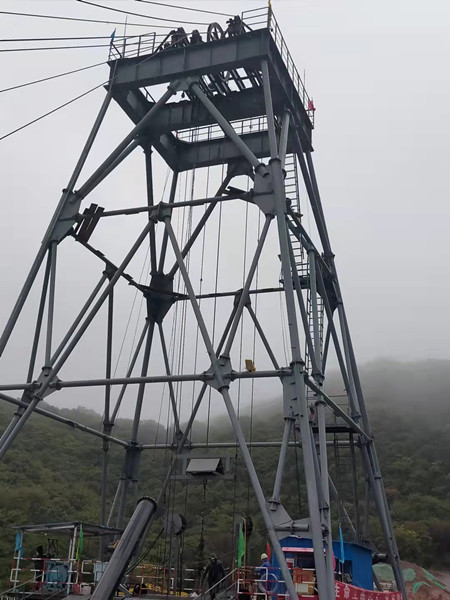 陜煤建設(shè)機(jī)電安裝公司：?jiǎn)?dòng)應(yīng)急預(yù)案確保井筒裝備施工安全