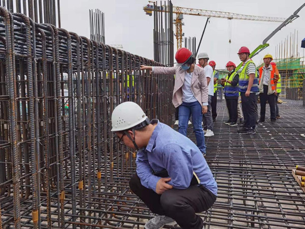 西咸新區(qū)灃西新城開(kāi)發(fā)建設(shè)集團(tuán)蒞臨灃西新城第五學(xué)校項(xiàng)目檢查指導(dǎo)工作