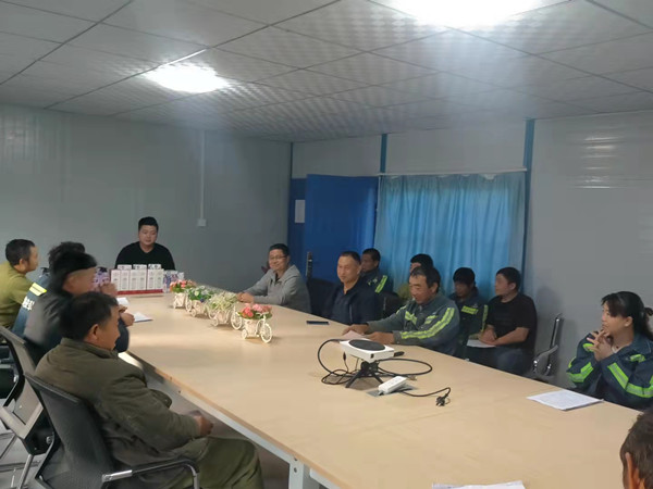 陜煤建設(shè)機(jī)電安裝公司：國慶節(jié)，我們?cè)诠さ剡^