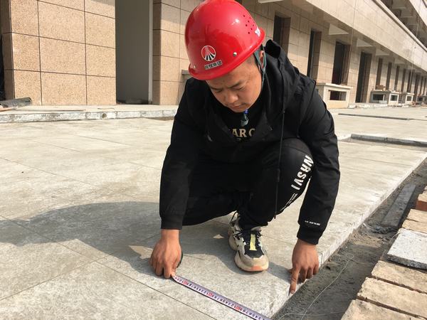 奉獻(xiàn)不言苦，追求無止境