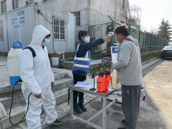 抗疫線(xiàn)上最美的青春身影