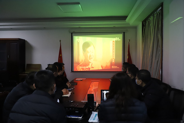 陜煤建設(shè)漢中分公司組織觀(guān)看專(zhuān)題片《零容忍》