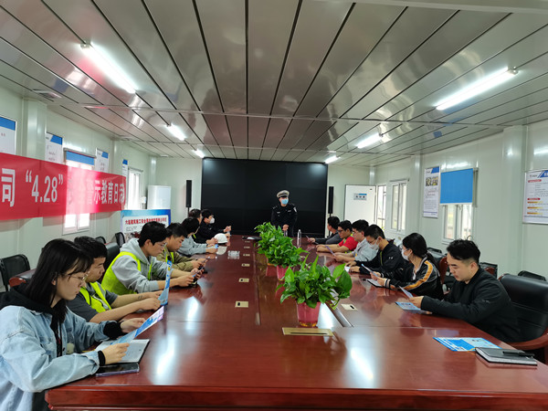 陜煤建設(shè)咸陽分公司灃西新城第五學(xué)校項目積極開展交通安全知識教育活動