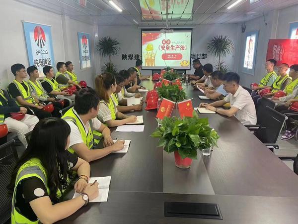 安全月里說(shuō)安全，植入“紅線”守底線