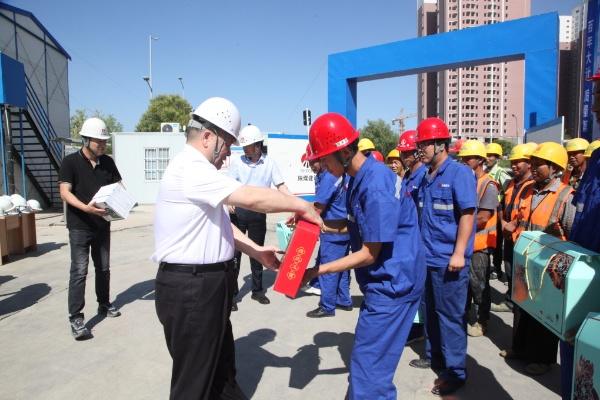 高溫慰問(wèn)到一線 清涼關(guān)懷入心田