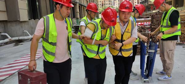 陜煤建設(shè)銅煤公司第十五項目部開展“防風(fēng)險、除隱患、遏事故”為主題的特種設(shè)備事故應(yīng)急救援演練活動