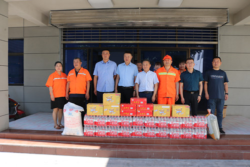 陜煤建設(shè)川耀公司：開(kāi)展“暖民心  送清涼”慰問(wèn)活動(dòng)