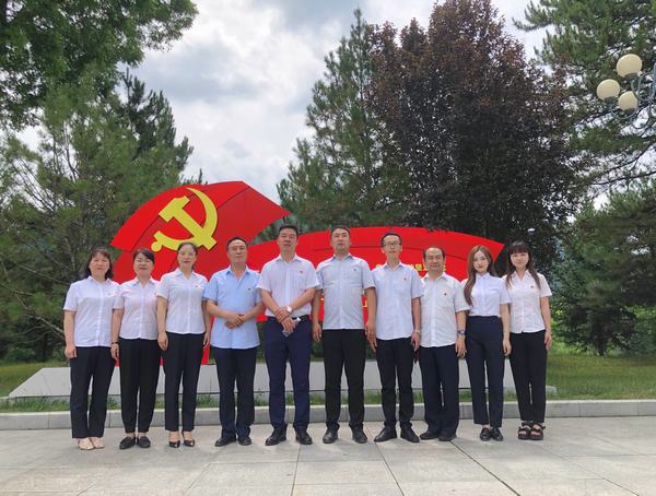 陜煤建設(shè)銅煤公司機關(guān)黨支部開展教育活動培植紅色基因