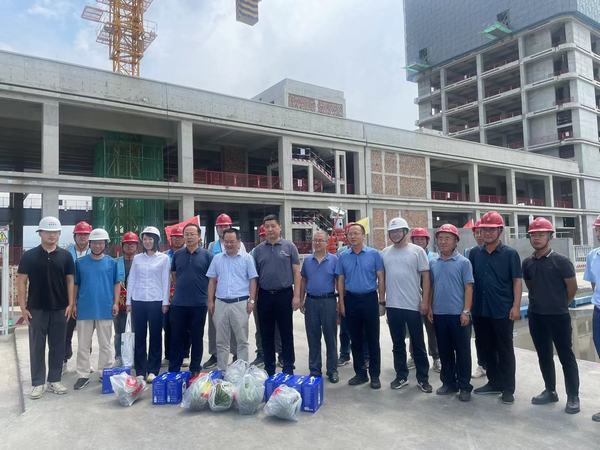 中電科西北集團(tuán)公司副總經(jīng)理薛敏一行慰問陜煤建設(shè)渭南公司第十一項(xiàng)目部一線職工