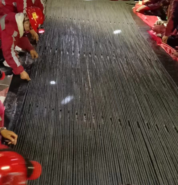 陜煤建設(shè)機電安裝公司28小時搶修曹家灘礦主斜井帶式輸送機