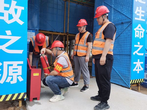 建設(shè)集團(tuán)直屬第七項(xiàng)目部開展“人人都是安全員”崗位體驗(yàn)活動(dòng)