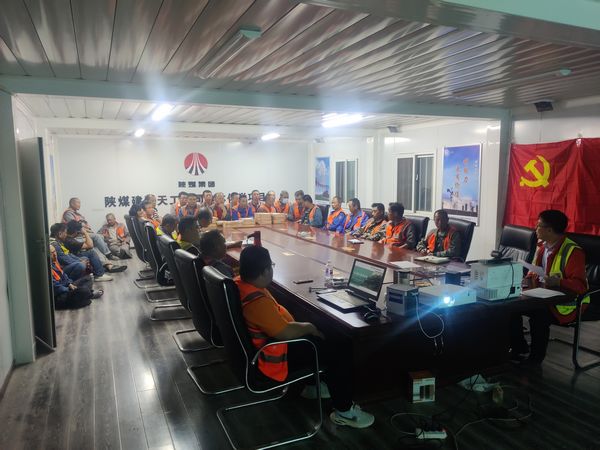 陜煤建設(shè)天工公司安裝一部：迎高溫、戰(zhàn)酷暑 確保汽車卸煤溝安裝工程如期交付