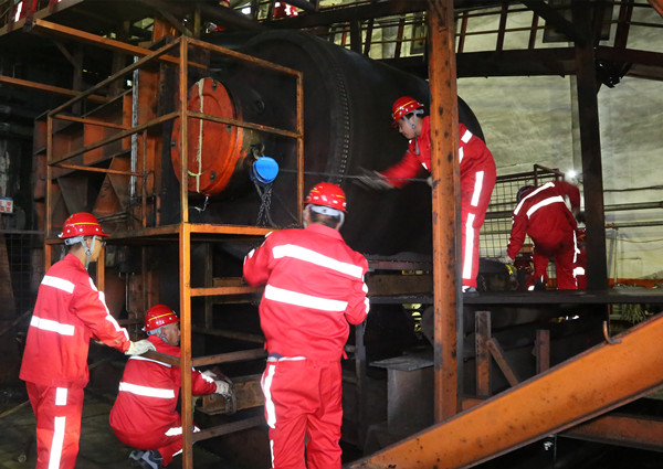 陜煤建設(shè)機(jī)電安裝公司采用新設(shè)備提前11小時更換膠帶并運(yùn)轉(zhuǎn)