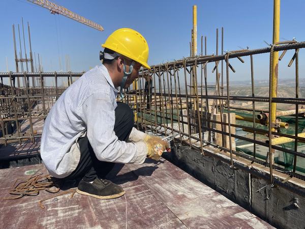 陜煤建設(shè)韓城分公司：不服“暑”！他們和太陽(yáng)肩并肩