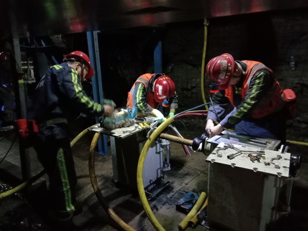 陜煤建設(shè)機(jī)電安裝公司完成沙梁四盤區(qū)皮帶及變電所安裝并運(yùn)轉(zhuǎn)