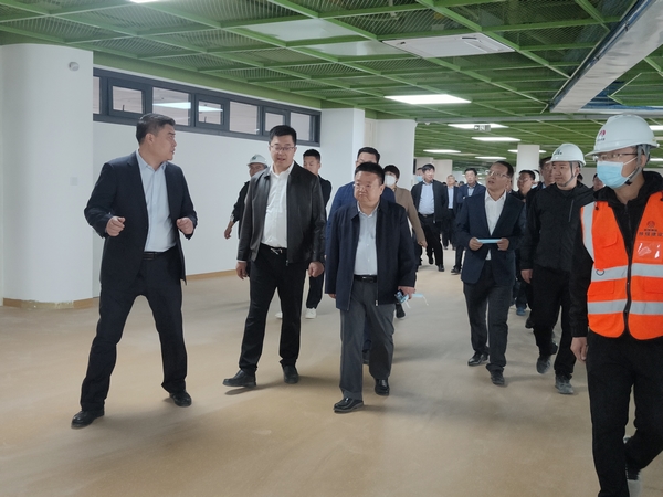 榆林城投集團黨委書記、董事長、總經(jīng)理郝君一行蒞臨北京師范大學(xué)榆林學(xué)校（幼兒園）項目檢查指導(dǎo)工作