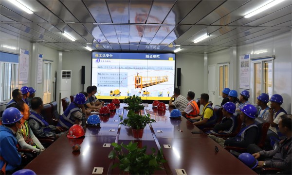 陜煤建設(shè)咸陽分公司灃西新城第五學校項目積極開展系列安全教育培訓活動