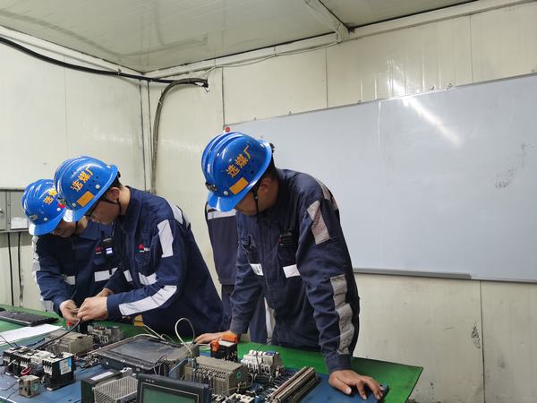 陜煤建設(shè)洗選煤運營公司紅柳林洗煤廠項目部： “小舉措”護好安全“大屏障”